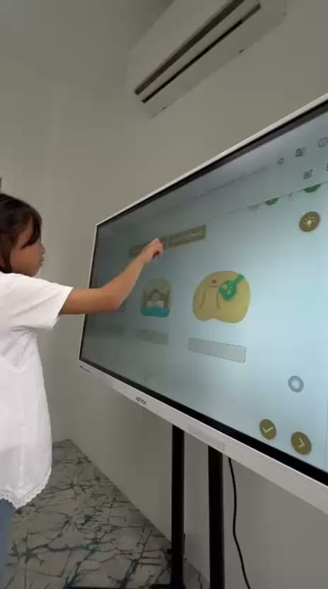 A lesson Airim taught, before the Shymkent centre existed